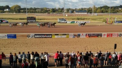 Course de trot attelé