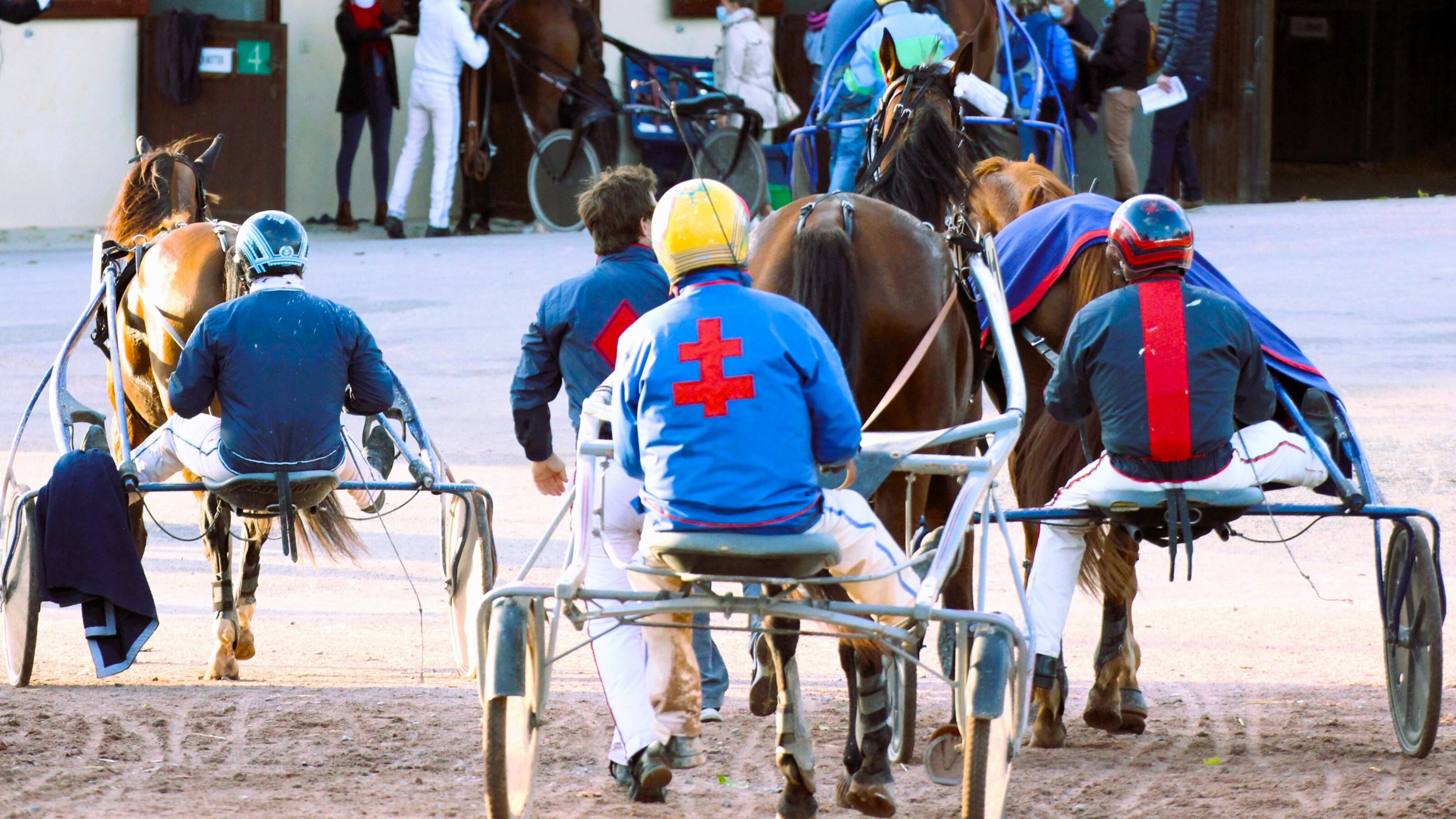 Pronostic PMU du mercredi 1er novembre 2023 avec 4 bases pour le Quinté du jour